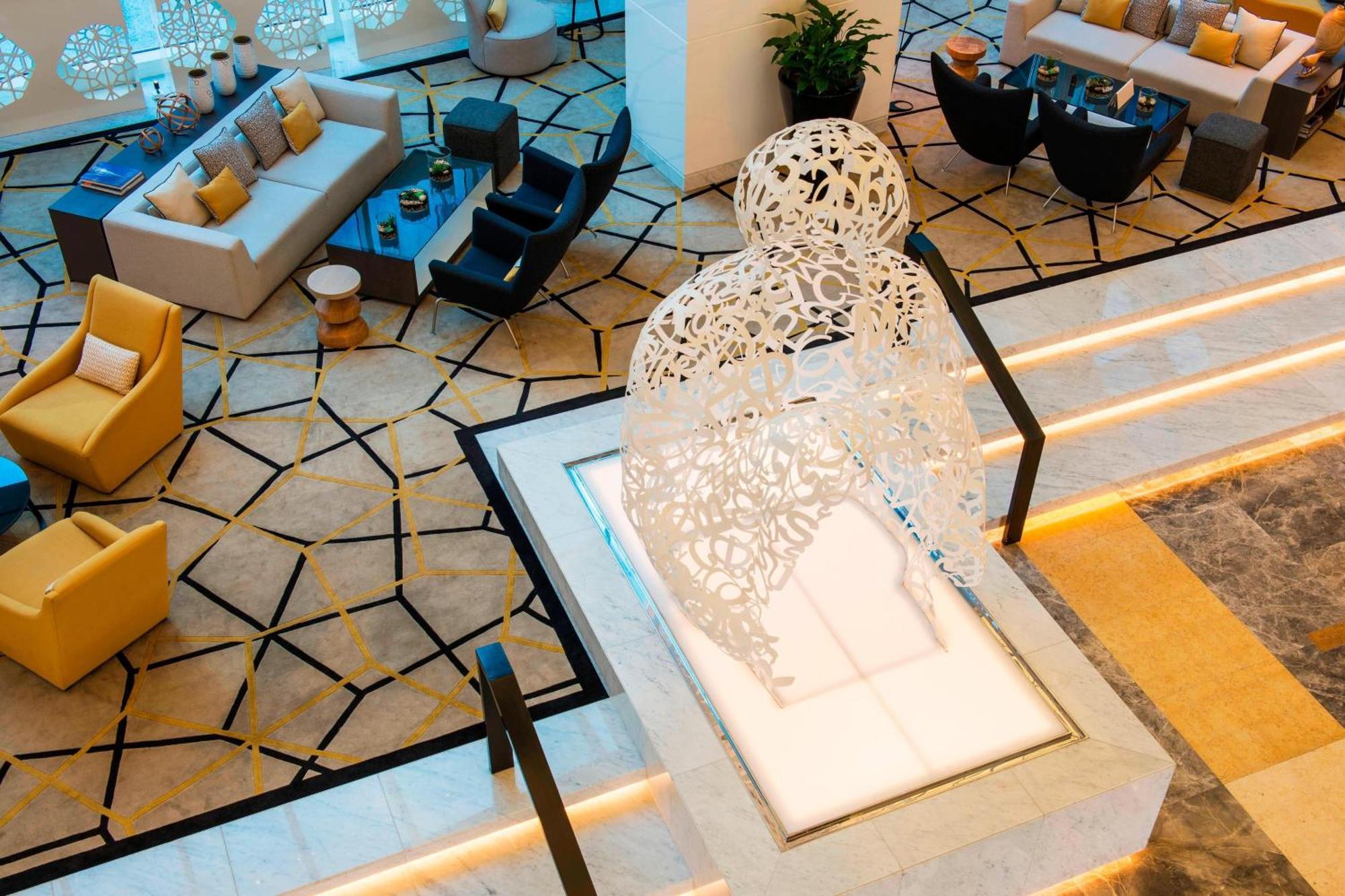 Le Royal Meridien Abu Dhabi Esterno foto The lobby of the hotel