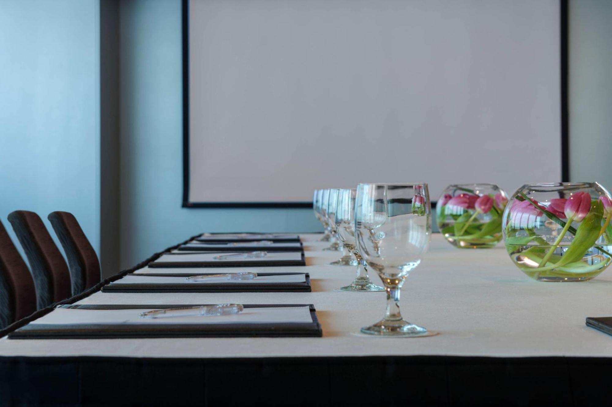Le Royal Meridien Abu Dhabi Esterno foto Meeting room at the hotel