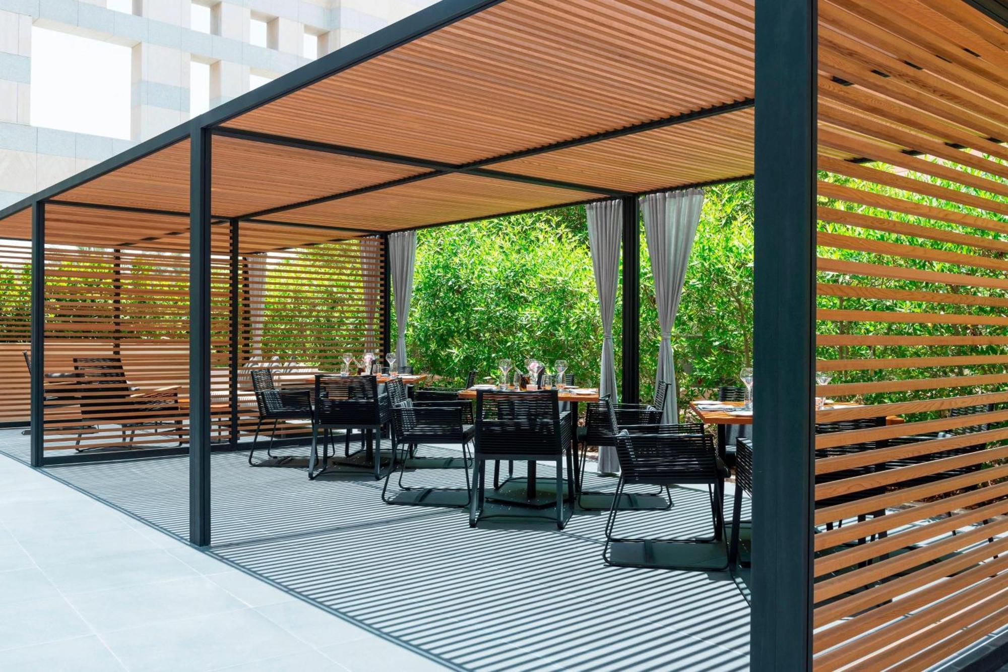 Le Royal Meridien Abu Dhabi Esterno foto Pergola