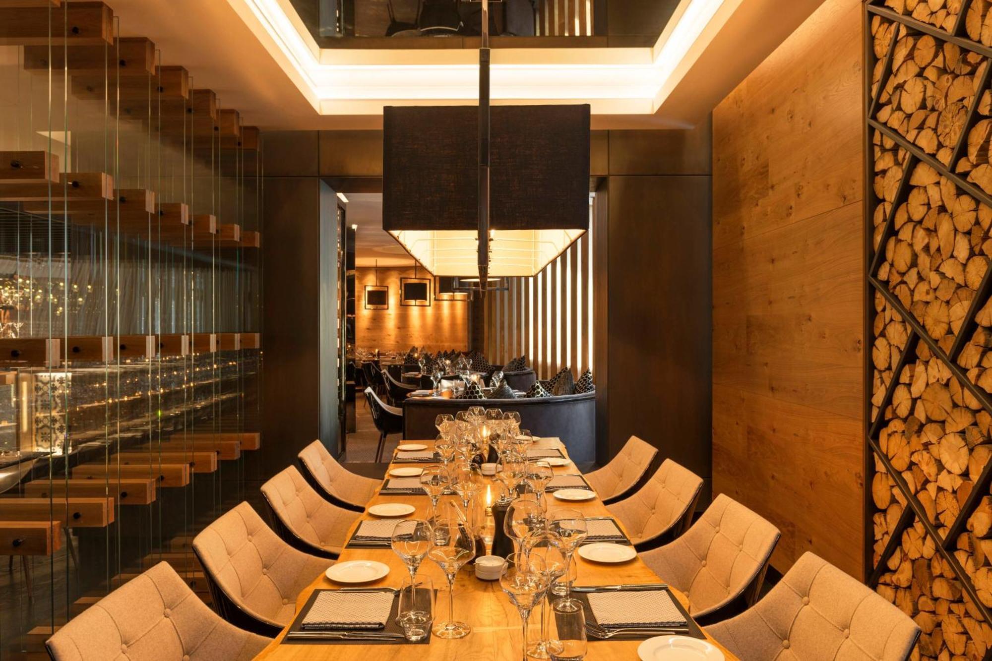 Le Royal Meridien Abu Dhabi Esterno foto Restaurant "7132"