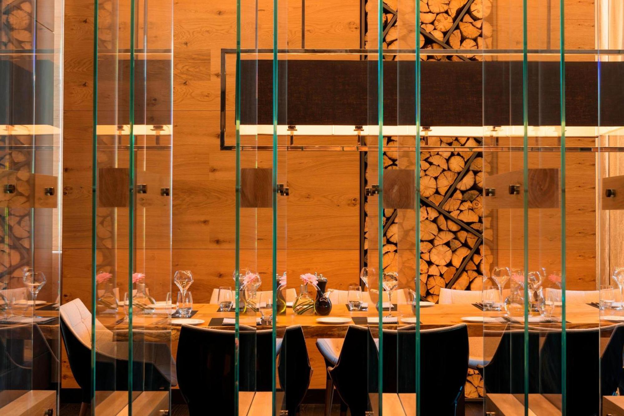 Le Royal Meridien Abu Dhabi Esterno foto Restaurant "1708"