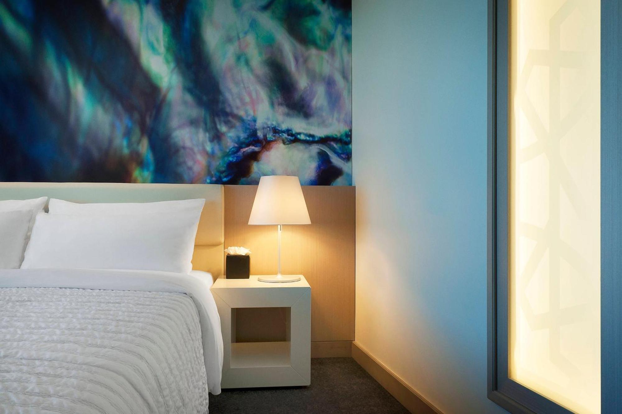 Le Royal Meridien Abu Dhabi Esterno foto A guest room at the Westin