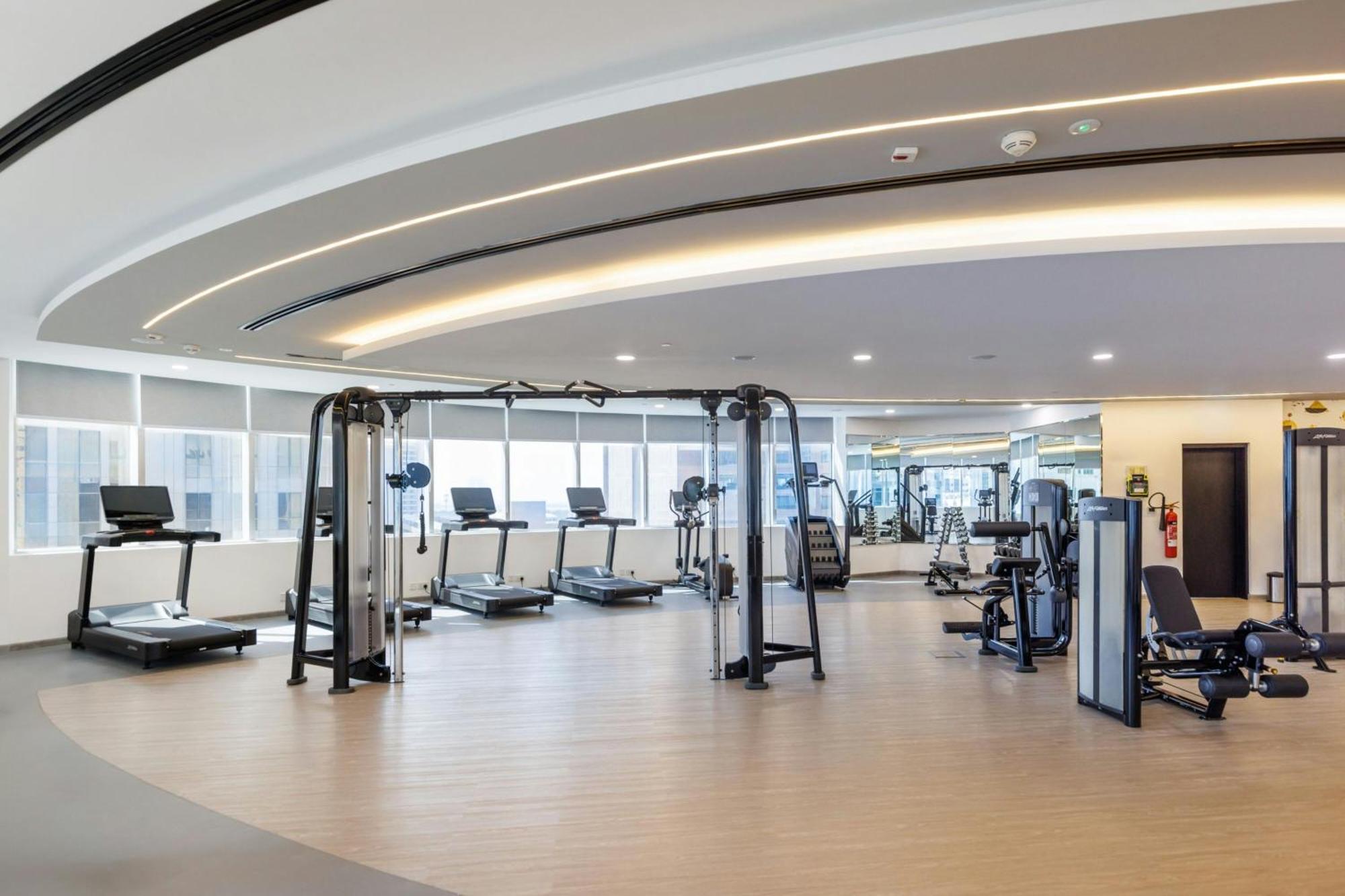 Le Royal Meridien Abu Dhabi Esterno foto The gym at the 1018