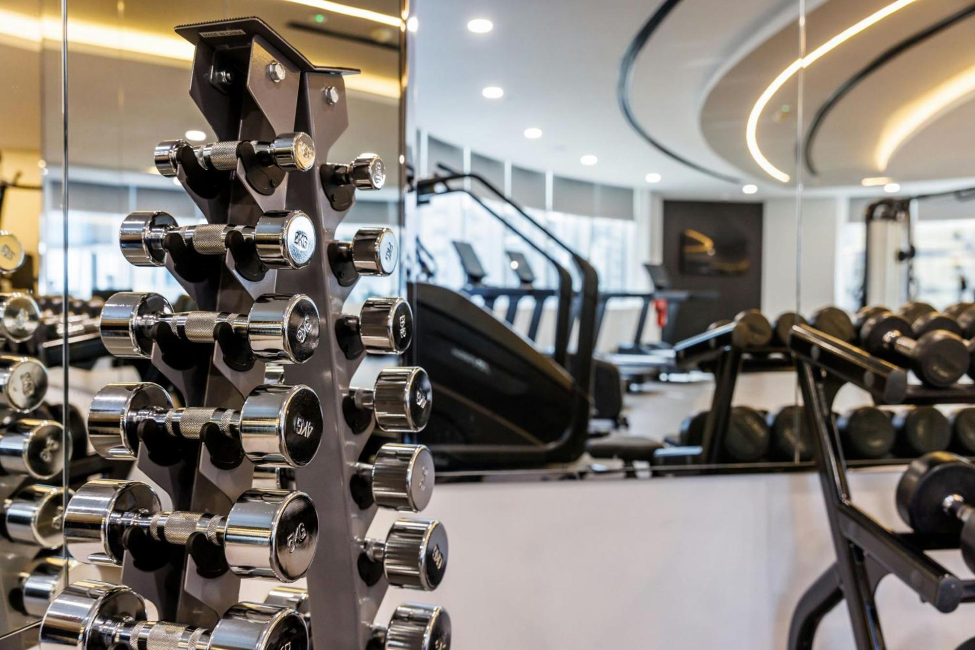 Le Royal Meridien Abu Dhabi Esterno foto The gym at the 100 Queen's Gate