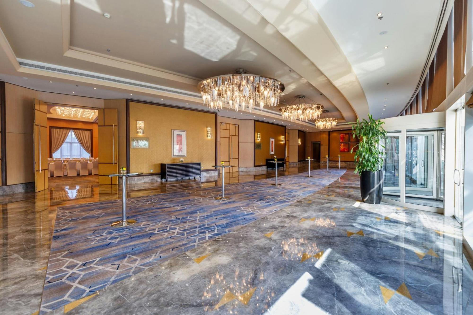 Le Royal Meridien Abu Dhabi Esterno foto